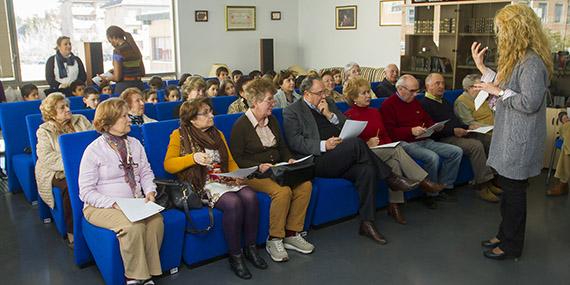 Mayores y niños celebran San Valentín en Boadilla