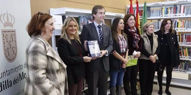 La Fundación Miguel Ángel Blanco cede libros y material para jóvenes de Boadilla