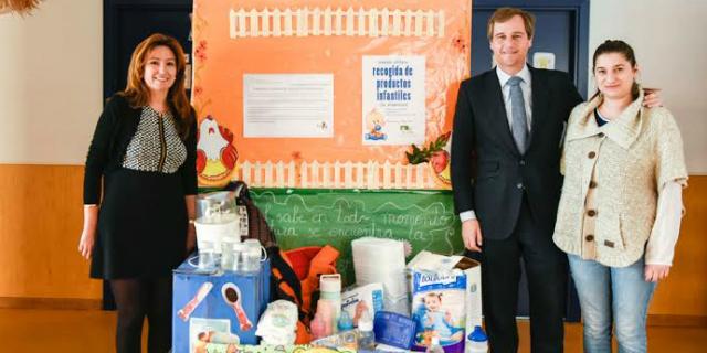 La Escuela Infantil Tákara entrega los productos recaudados en una campaña solidaria