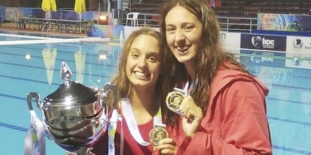 Las jugadoras del CD Natación Boadilla Elena Camarena y Paula Camus logran el oro en el Campeonato de Europa Juvenil