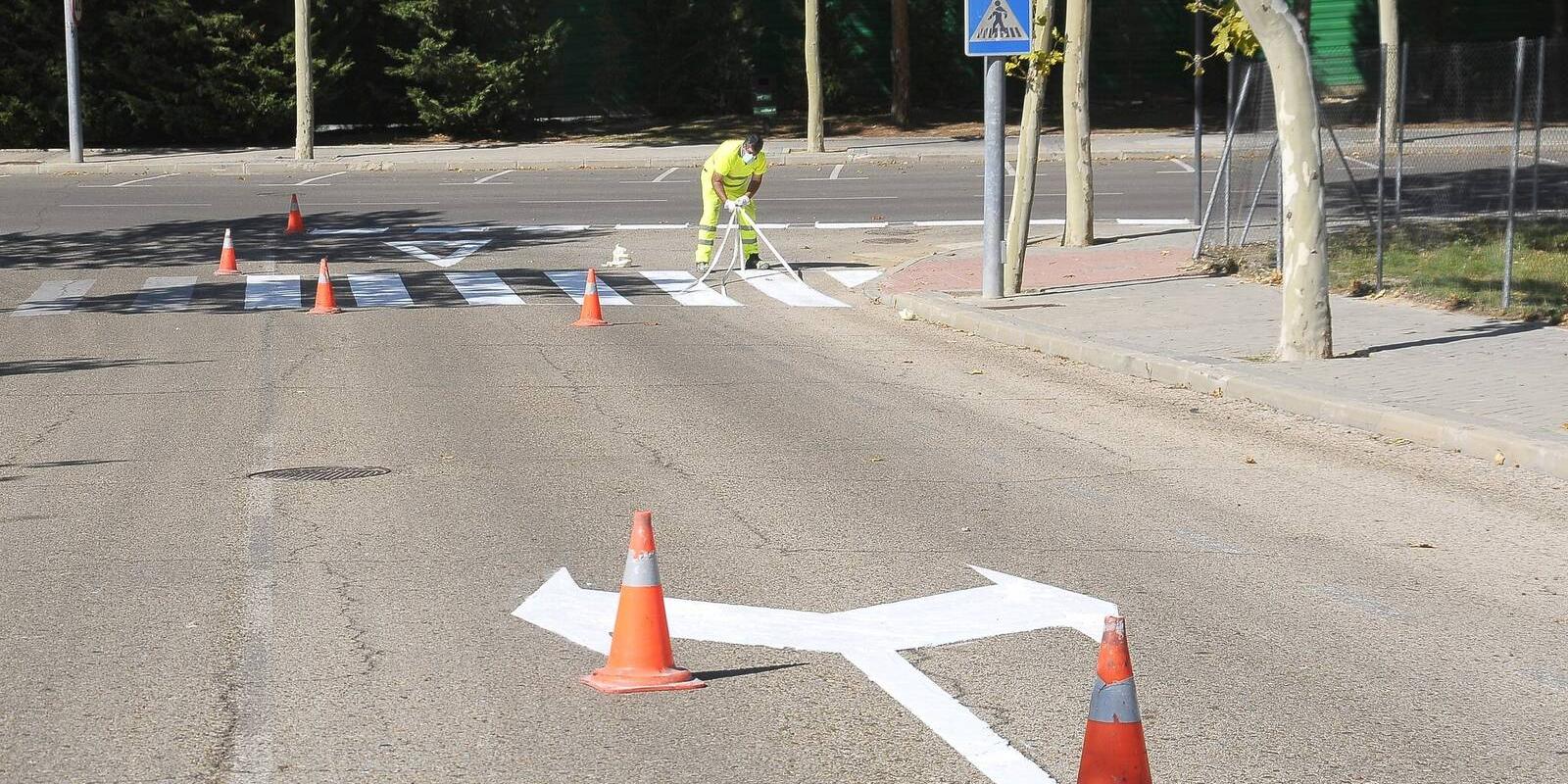 Renovada la pintura vial de casi 40 calles de Boadilla del Monte