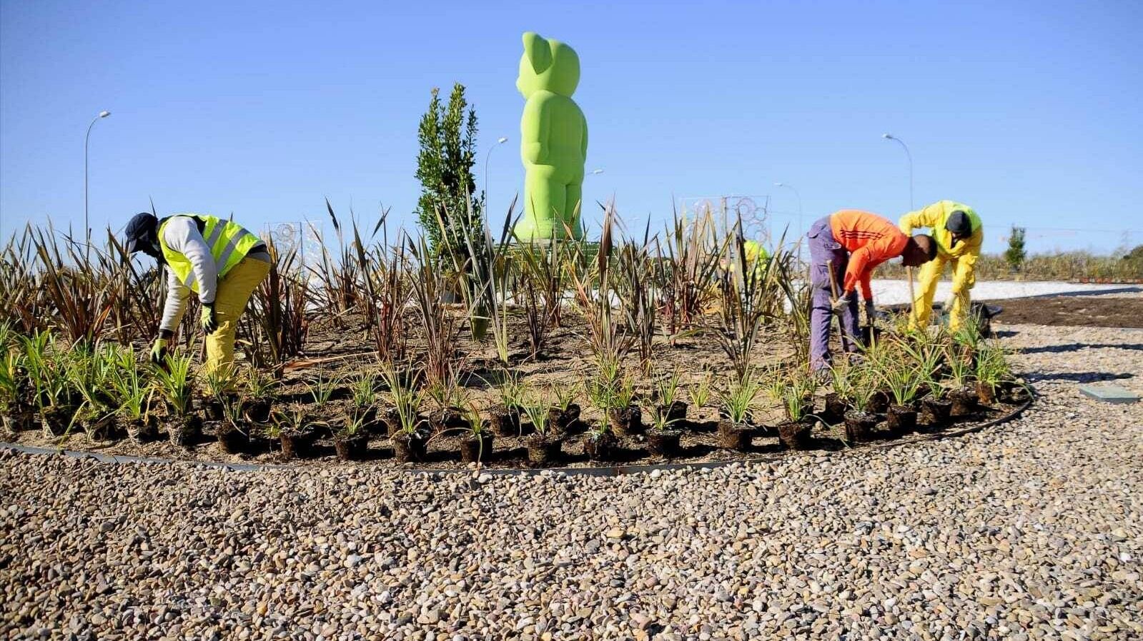 El Ayuntamiento trabaja en la mejora de las rotondas de Los Fresnos y Valdecabañas