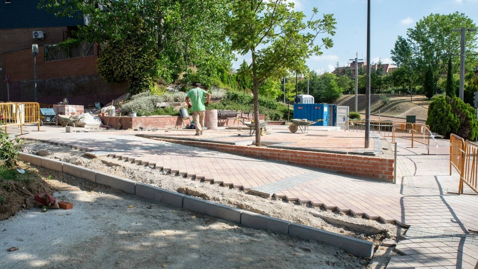 Mejoras de accesibilidad y en el entorno en la calle Medinaceli con carretera de Villaviciosa de Boadilla