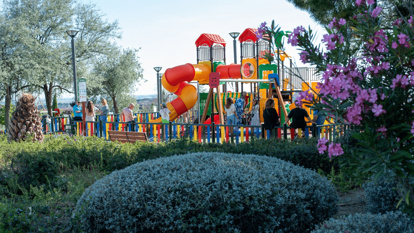 Finalizada la remodelación y mejora de las zonas verdes del parque Ángel Nieto, en El Encinar