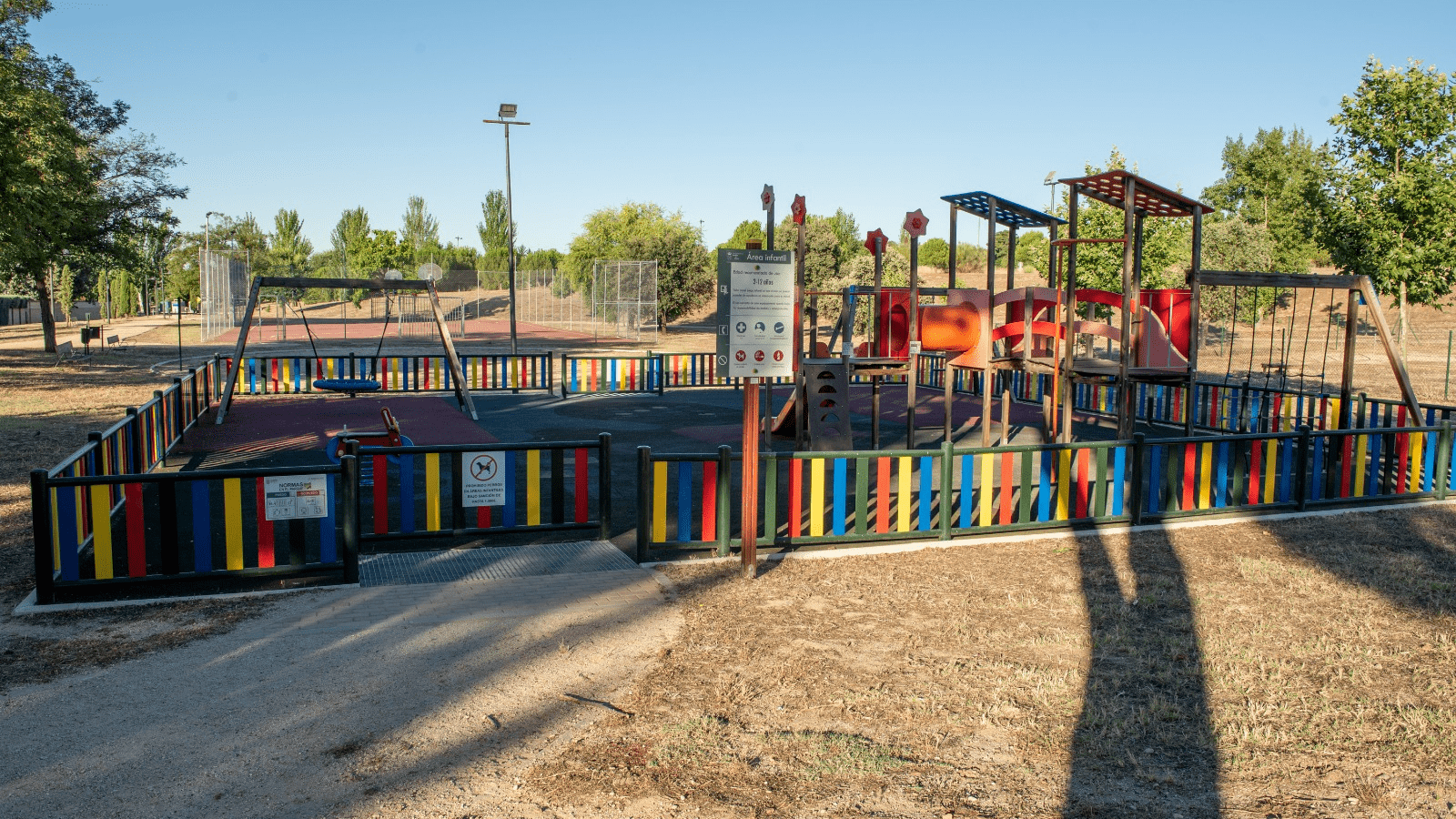 Certificación de conformidad para las áreas de juego infantil en Boadilla