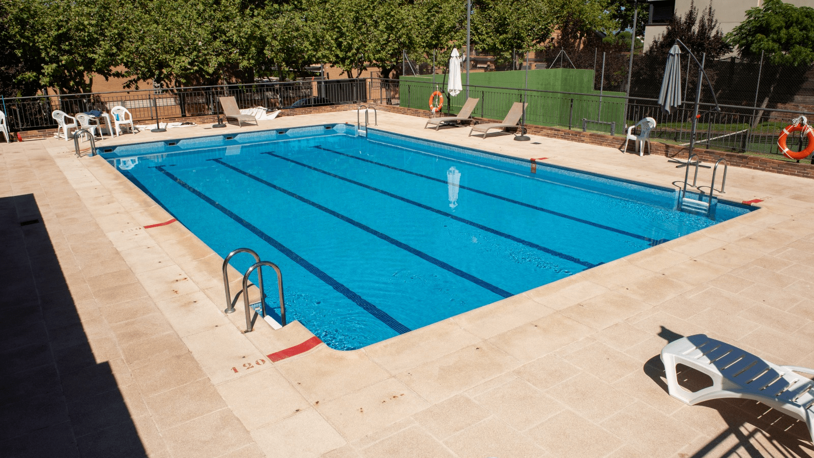 Campaña de control sanitario en las piscinas de Boadilla del Monte