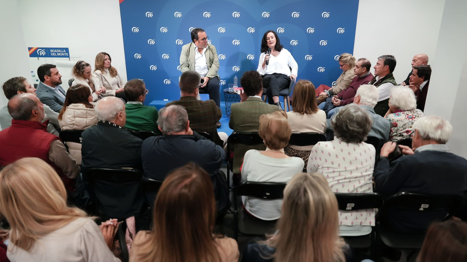 Edurne Uriarte advierte en Boadilla del Monte sobre las amenazas de la extrema izquierda para la democracia en Europa