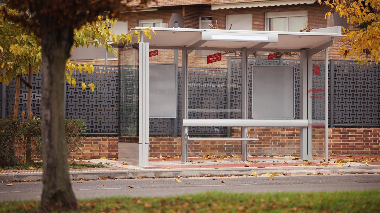 Boadilla del Monte renueva sus marquesinas de autobús con tecnología sostenible