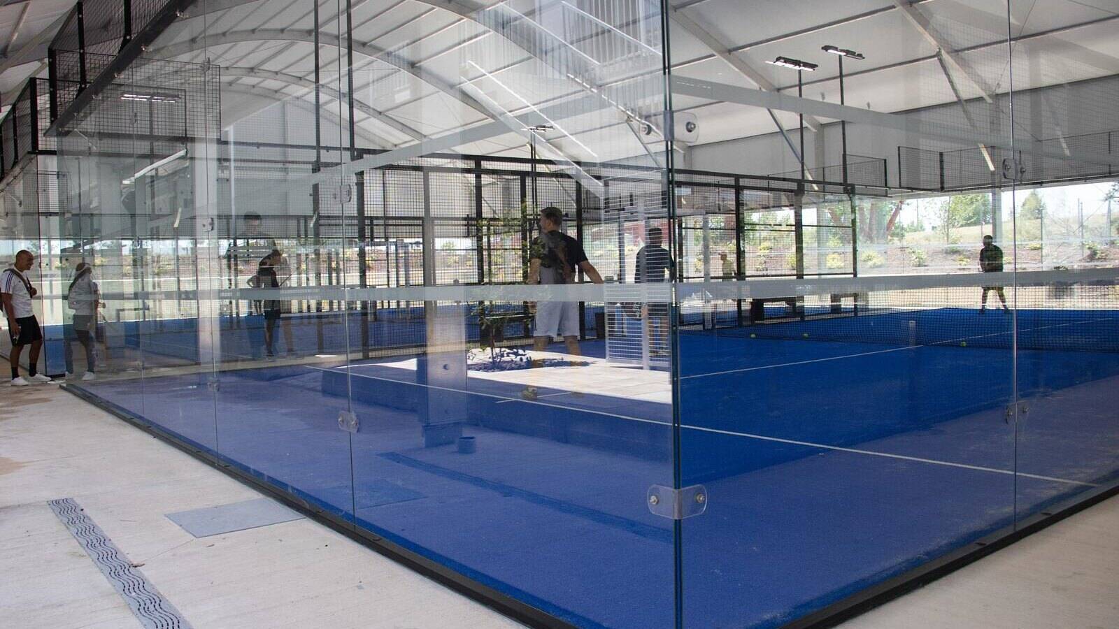 Nueva instalación deportiva con siete pistas de pádel
